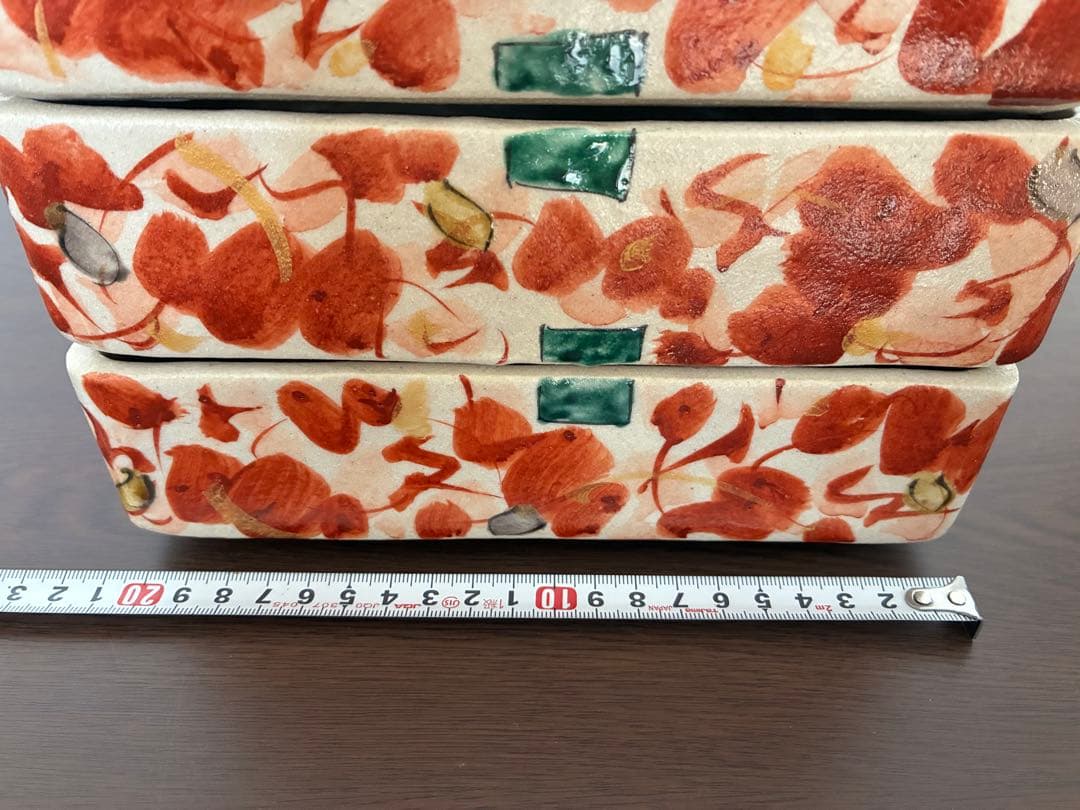 入手困難　赤絵花舞重箱/陶器の重箱（３段）