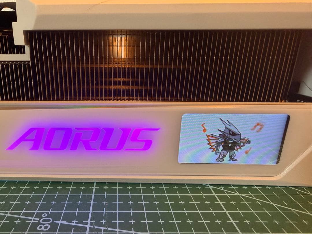 RTX5090 Gigabyte MASTER ホワイト　インテリア