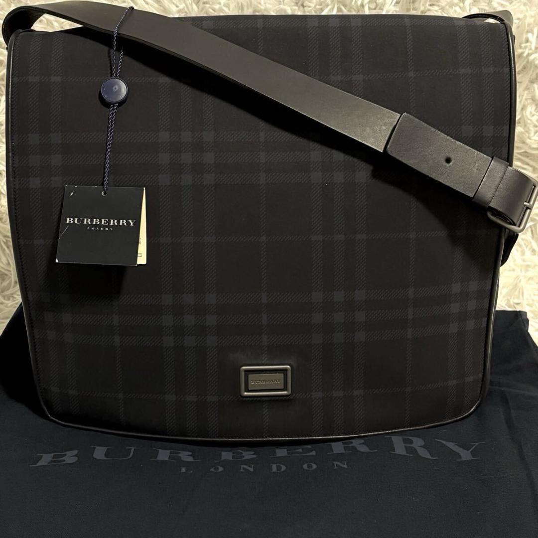 ✨未使用級/付属品付✨バーバリーロンドン メッセンジャーバッグ ノバチェック 黒