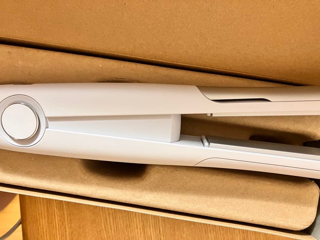 ホワイト ストレートヘアアイロン 温度調整可能