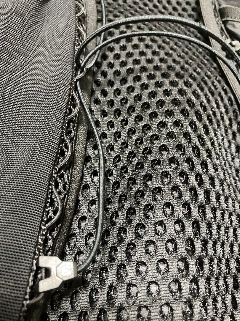 【新品　試着のみ】SALOMON ACTIVE SKIN 8 ブラック Sサイズ