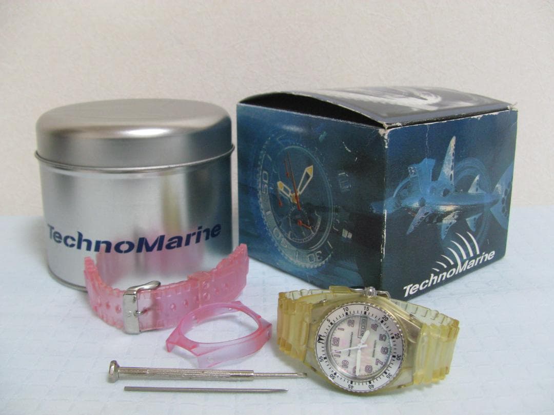 ★TechnoMarine テクノマリーン 300M/1000ft シェル文字盤