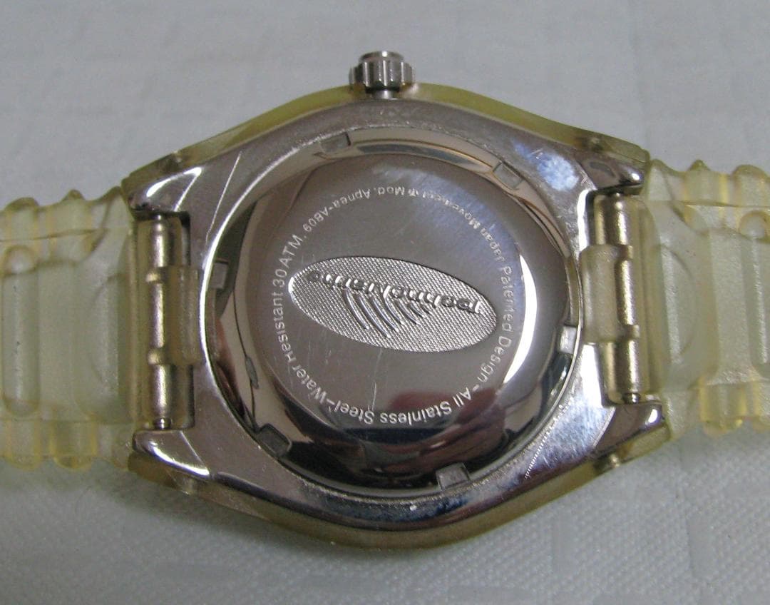 ★TechnoMarine テクノマリーン 300M/1000ft シェル文字盤