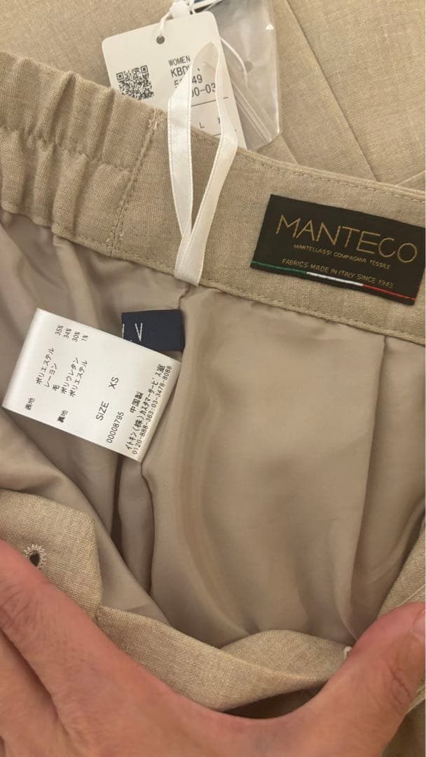 【新品未使用】a.v.v MANTECOイタリア製ベージュ パンツスーツSサイズ