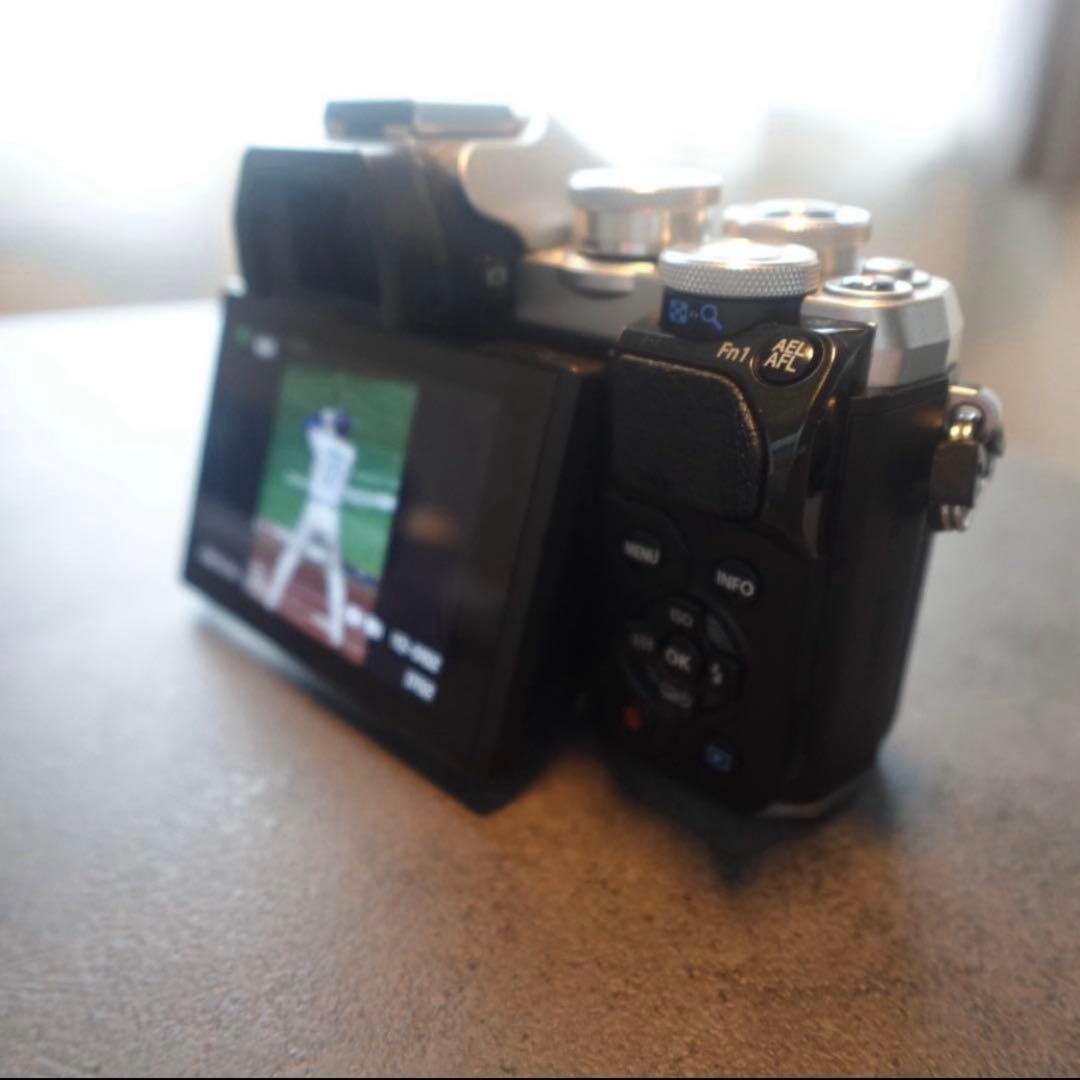 OLYMPUS OM-D EM10-Ⅲ ミラーレス一眼カメラとレンズ【説明必読】