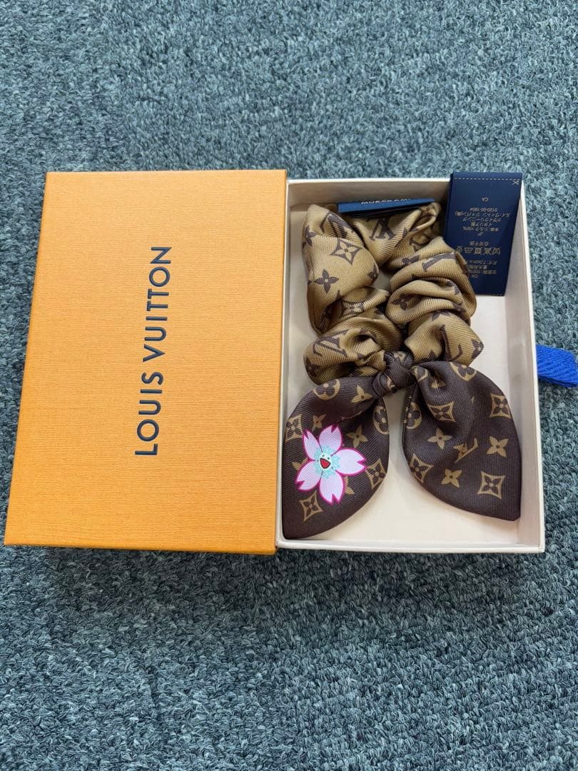 ルイヴィトン VUITTON シュシュ ヘアゴム 村上隆 コラボ サクラ 箱付き