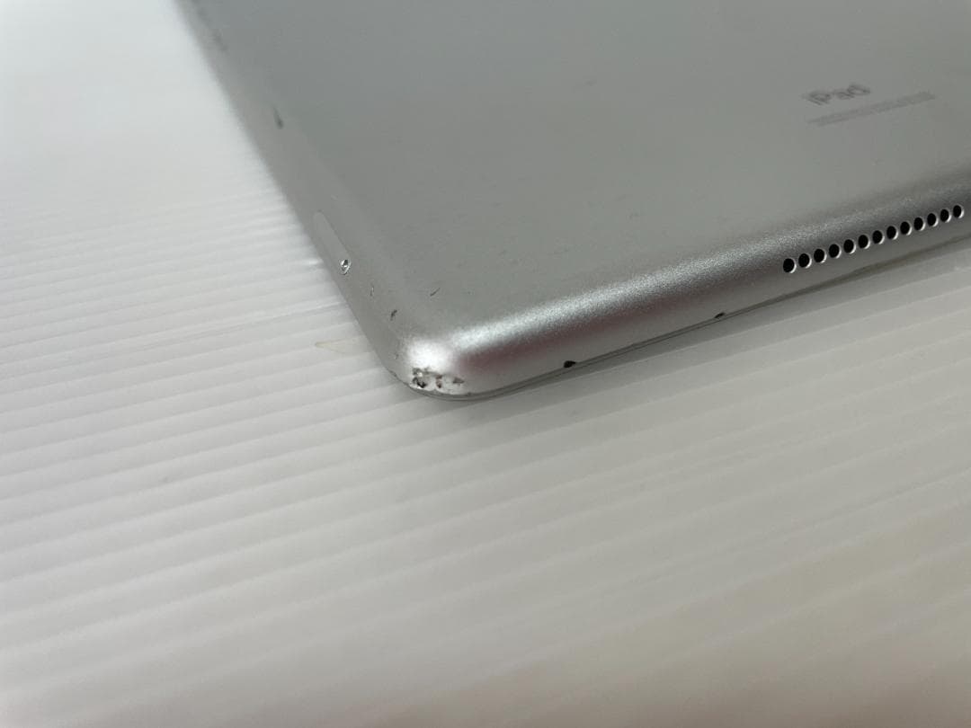 T*i様 ジャンク　IPAD　第８世代　MYMJ2J/A 難あり　インカメ破損