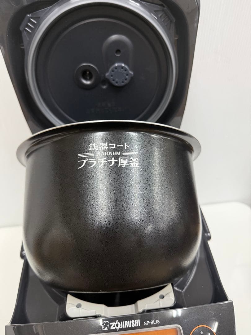 Zojirushi NP-BL18 圧力IHジャー炊飯器　2022年製