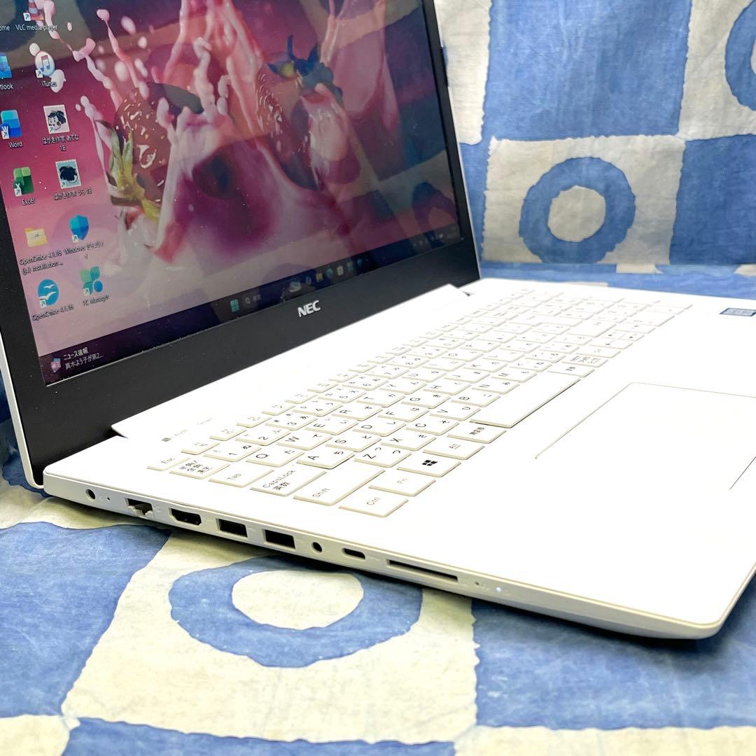 快速SSD256G☆人気白ノートパソコン♪第7世代♡カメラ付！Windows11