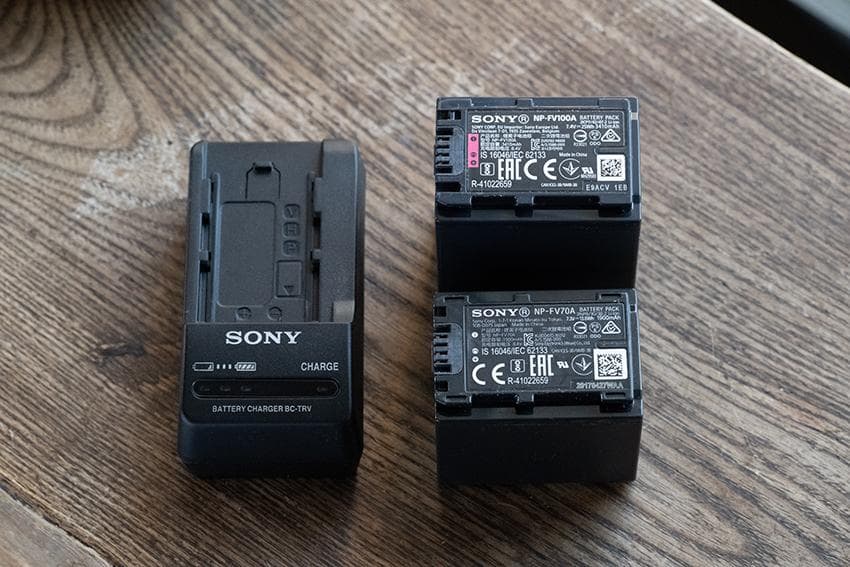 【美品】SONY FDR-AX40 4K 空間光学手ブレ補正 セットSDカード付