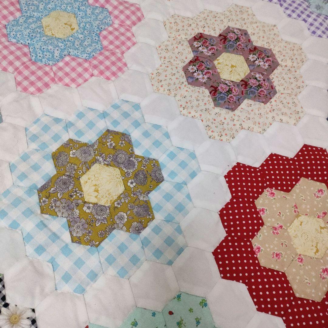 ハンドメイド　パッチワーク　キルト　ベッドカバー　花柄　おばあちゃんの花園
