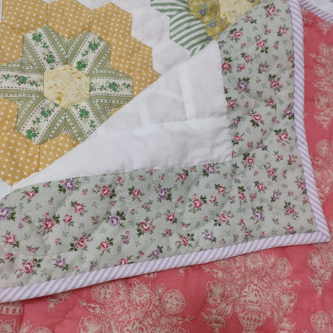 ハンドメイド　パッチワーク　キルト　ベッドカバー　花柄　おばあちゃんの花園