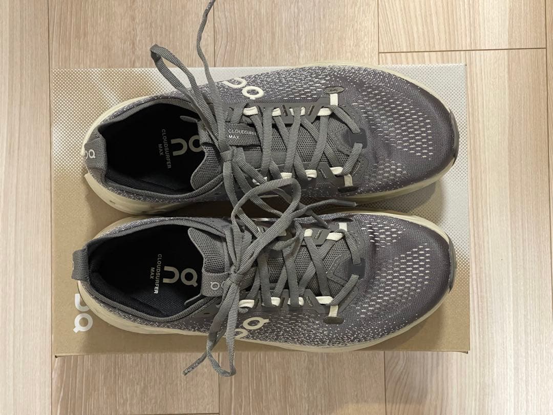 靴 on cloudsurfer max 25.5