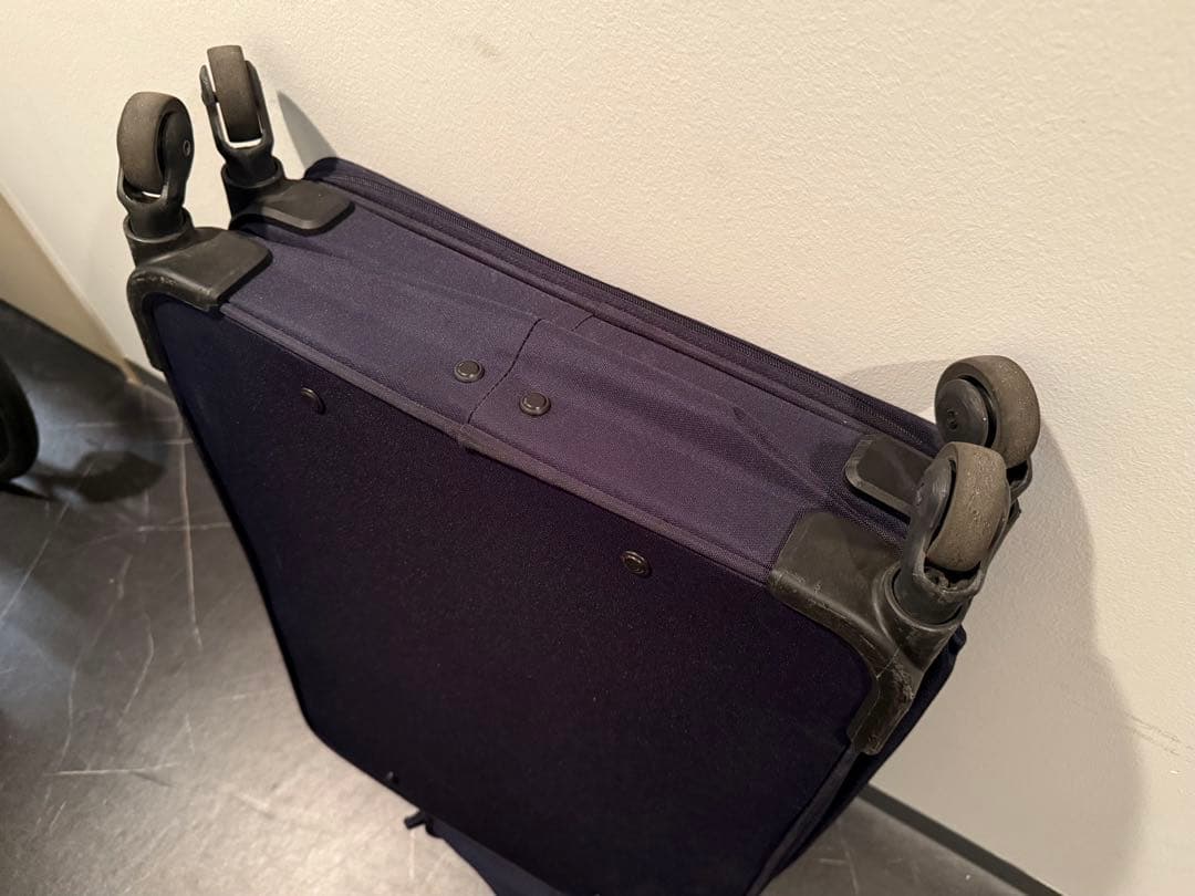 【無印良品】半分の厚みで収納できるソフトキャリー 大型（63L）ダークネイビー