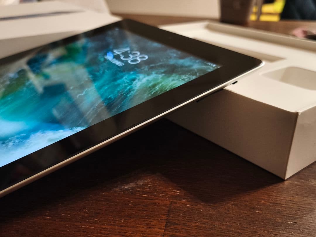 ipad 第四世代　128ギガ　本体箱付き　ほぼ未使用