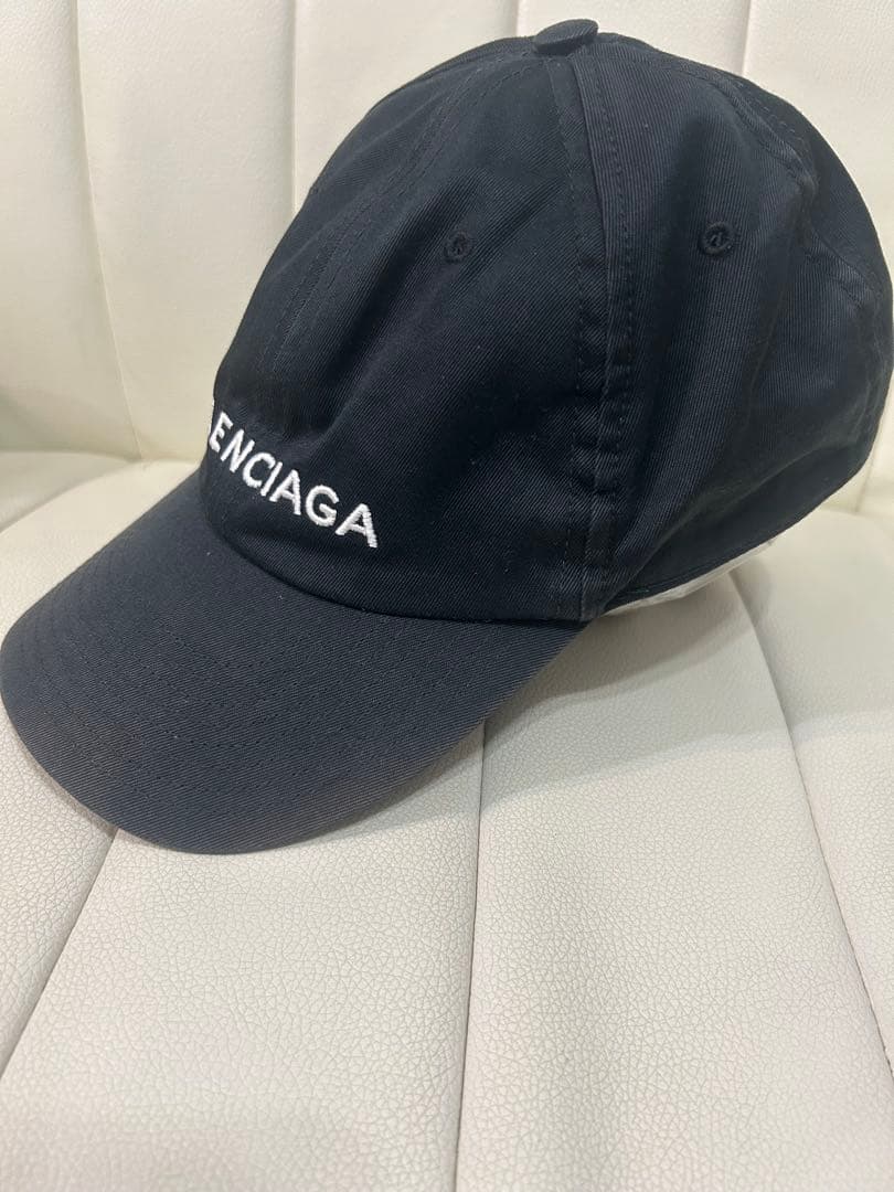 BALENCIAGA ベースボールキャップ ブラック、白もあります·͜·ᰔᩚ