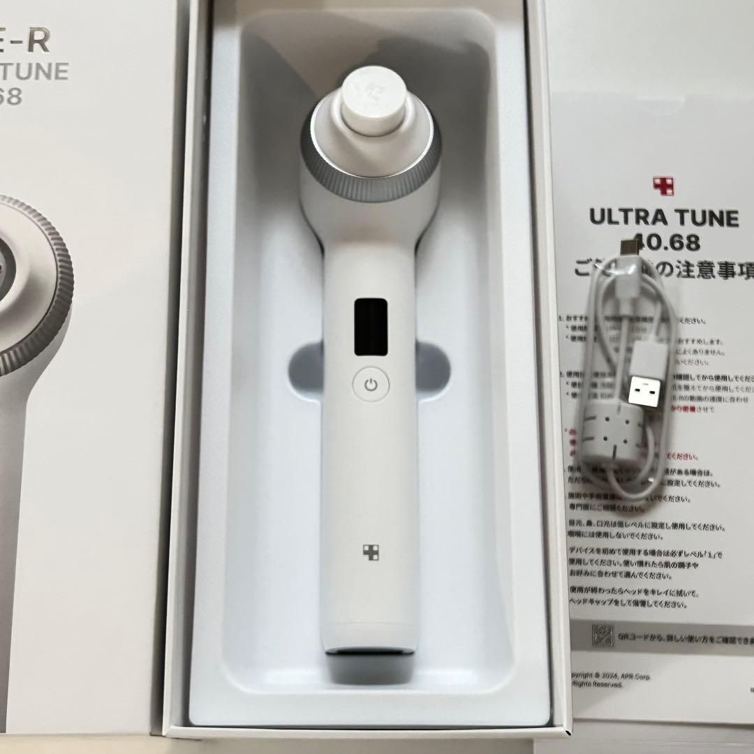 箱付き medicube ULTRA TUNE 0.68 美顔器 AGE-R