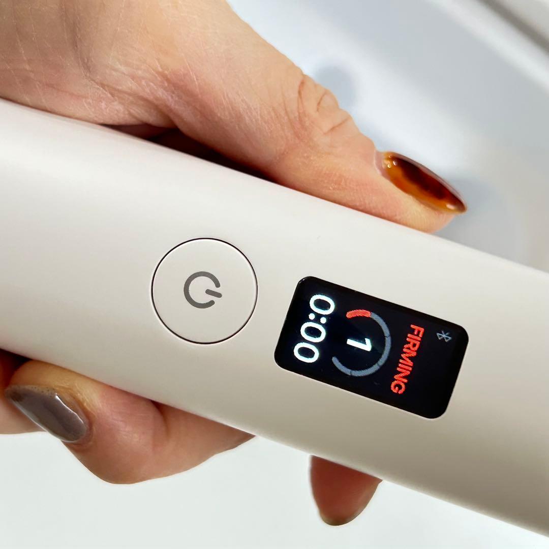 箱付き medicube ULTRA TUNE 0.68 美顔器 AGE-R