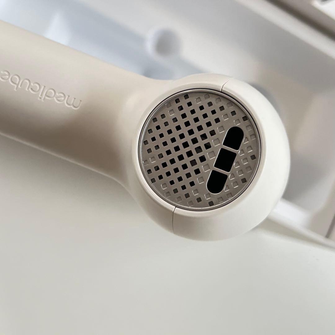 箱付き medicube ULTRA TUNE 0.68 美顔器 AGE-R