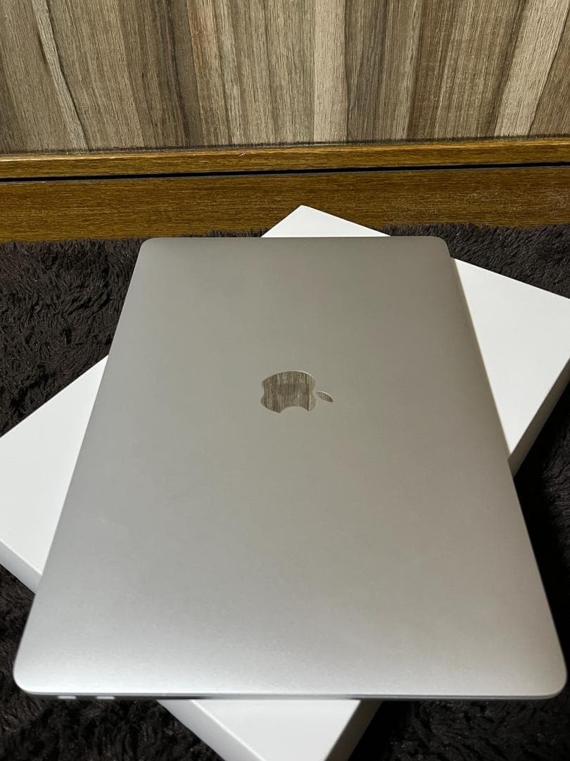 YS 美品 MacBook Air 13.3インチ MGN93J/A