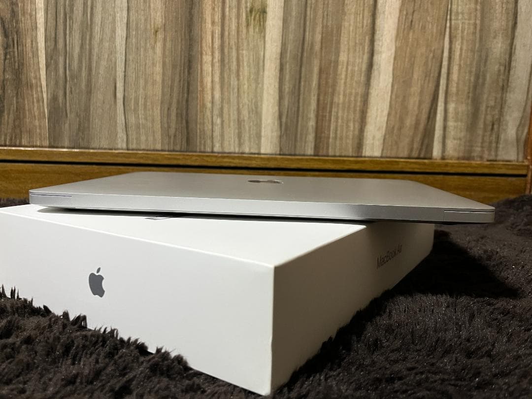 YS 美品 MacBook Air 13.3インチ MGN93J/A