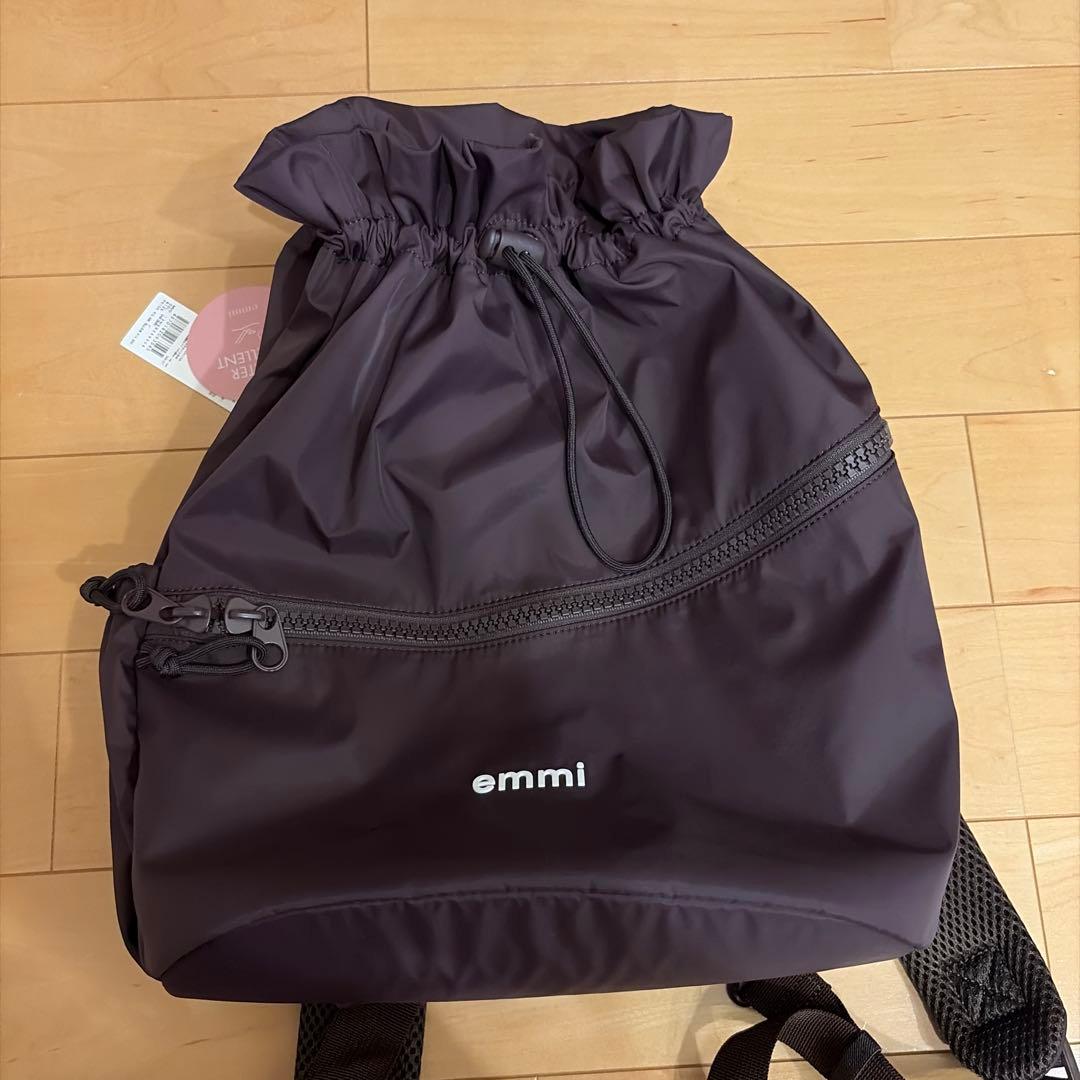新品　タグ付25A/W 撥水 emmiロゴマルチバックパック