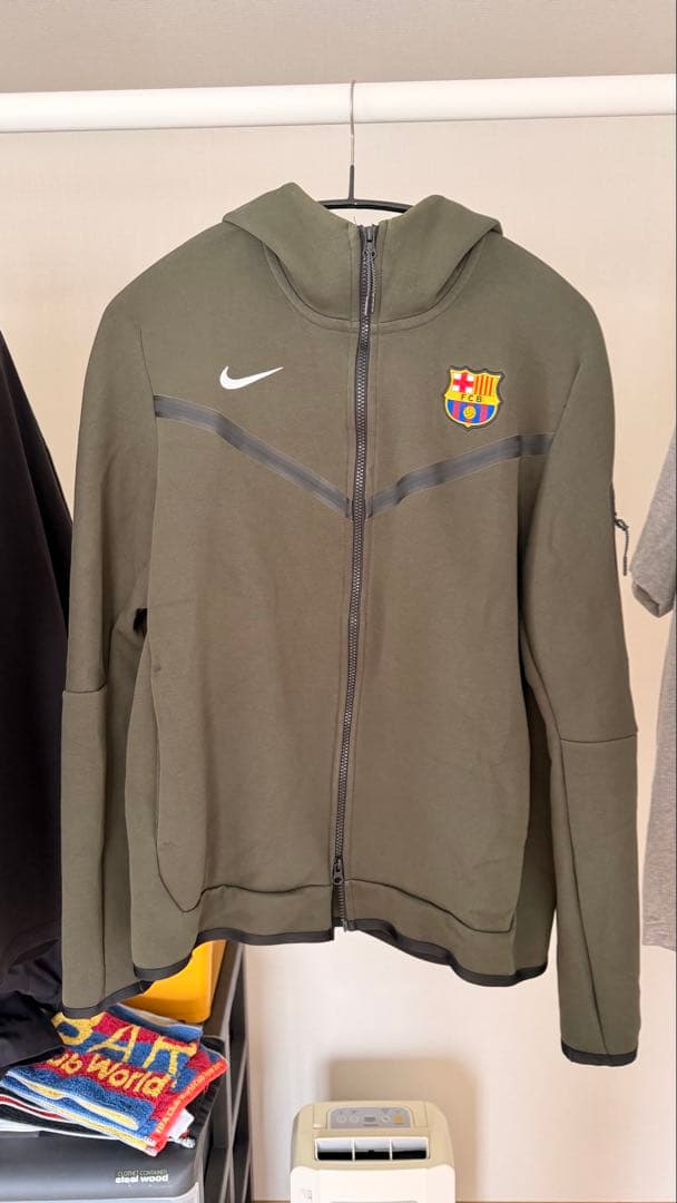 【極美品】NIKE FCバルセロナ テックフリースパーカー カーキ L