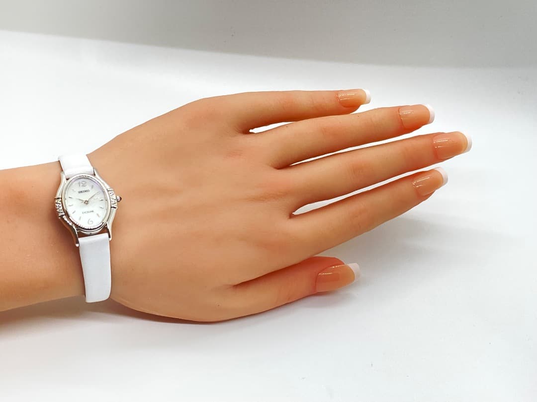 【新品電池・ベルト】SEIKO エクセリーヌ シェル オーバル 6Pダイヤ