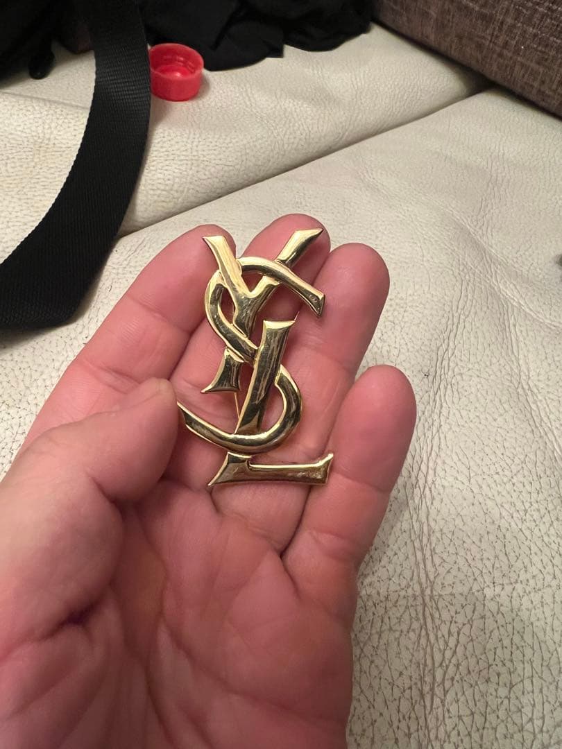 確実正規品Yves Saint Laurent イヴサンローラン ブローチ