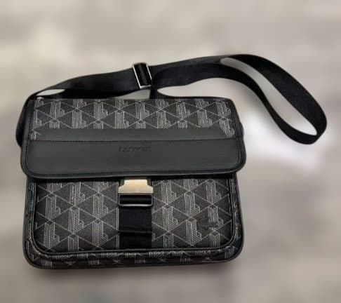 【超美品】新品　LACOSTE ショルダーバッグ《保存袋付き》