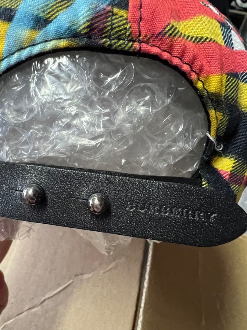 入手困難 バーバリー グラフィティ キャップ