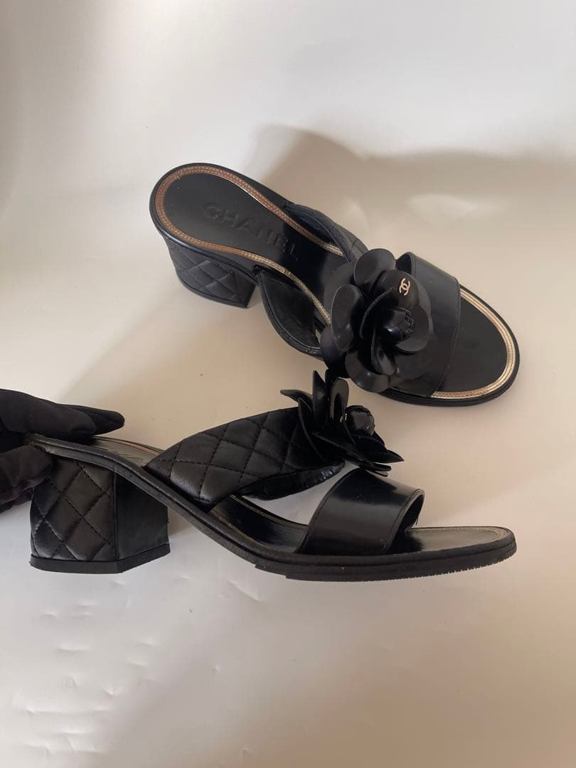 chanelシャネルフラワー装飾付きブラックサンダル