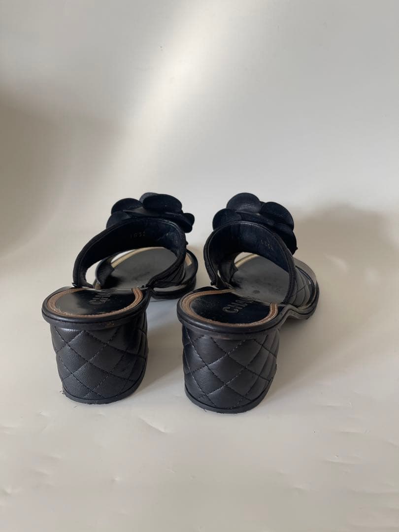 chanelシャネルフラワー装飾付きブラックサンダル