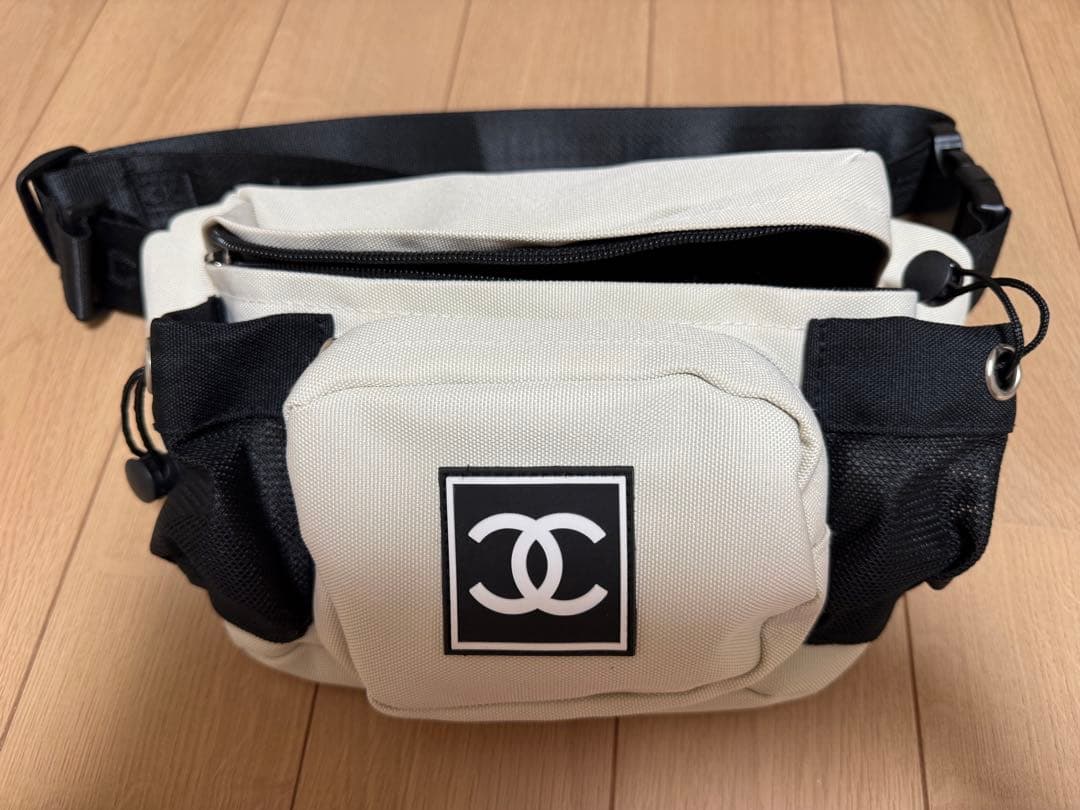 CHANEL ボディバッグ・ウエストポーチ ホワイト・ブラック