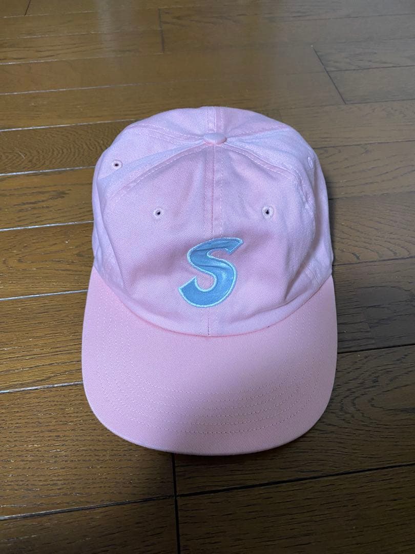 supreme ピンク Sロゴ キャップ