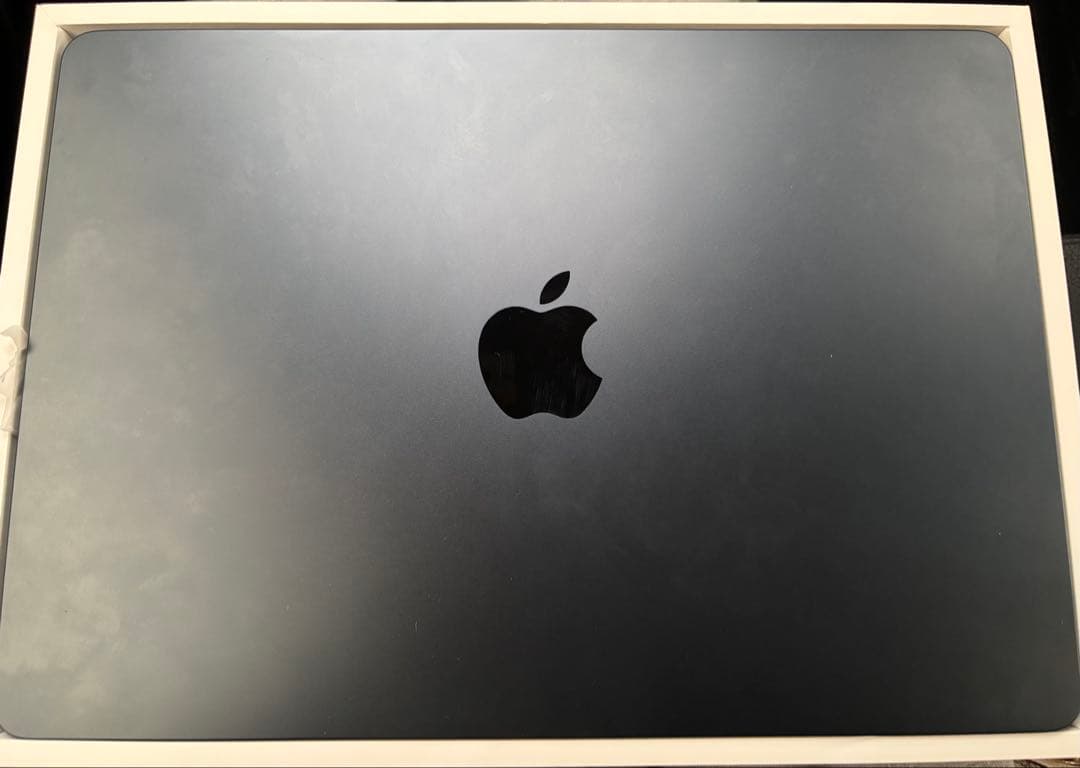 Apple MacBook M4 13.6インチ本体