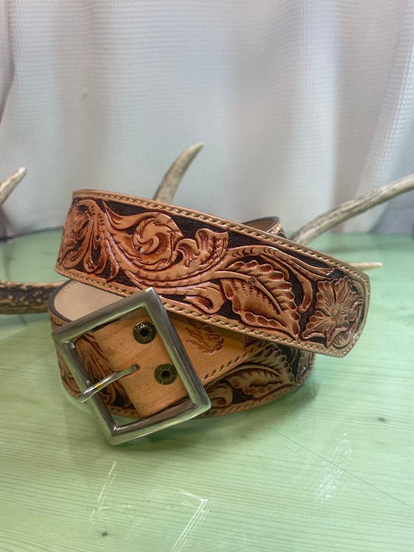 レザー製花柄彫刻ベルト