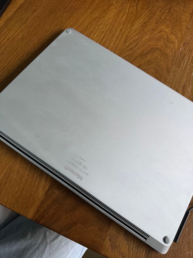 Microsoft Surface laptop 2本体 & 充電器 Linux