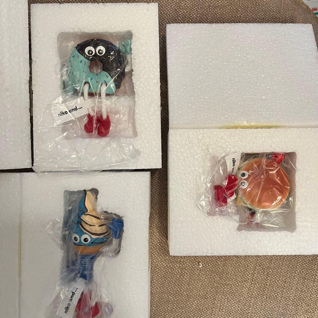 flavors ニコアンド　フレーバーズ　おすわりオブジェ　お座り　フィギュア