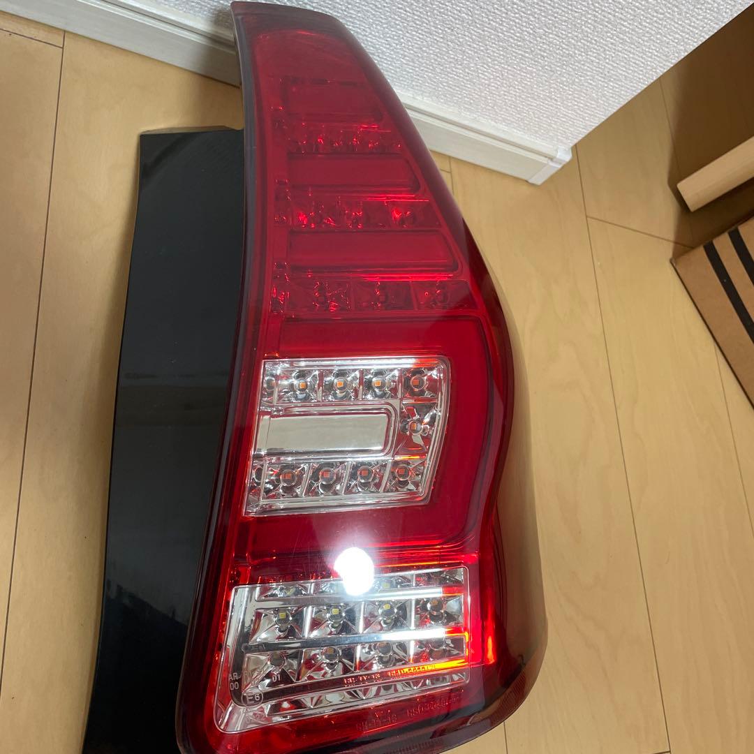 V*g様 プリウスα レヴィーア　LEDテール、シーケンシャル ZVW40、41