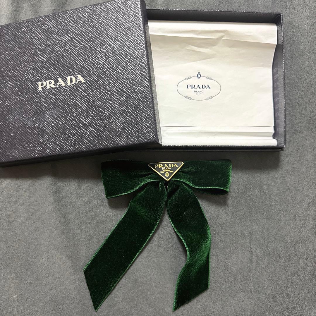 PRADA リボンベルベットバレッタ（グリーン）　ファンデーション付き