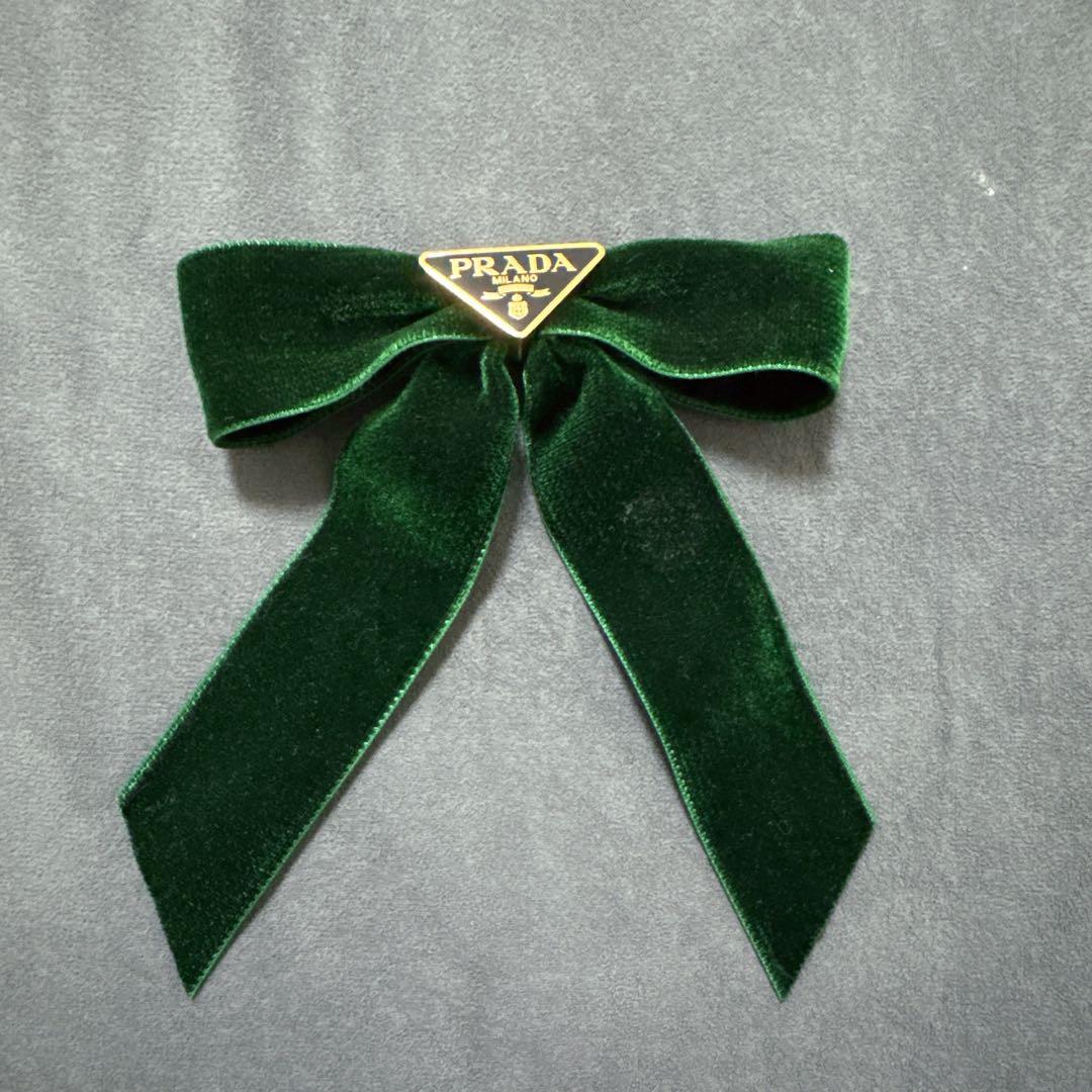PRADA リボンベルベットバレッタ（グリーン）　ファンデーション付き