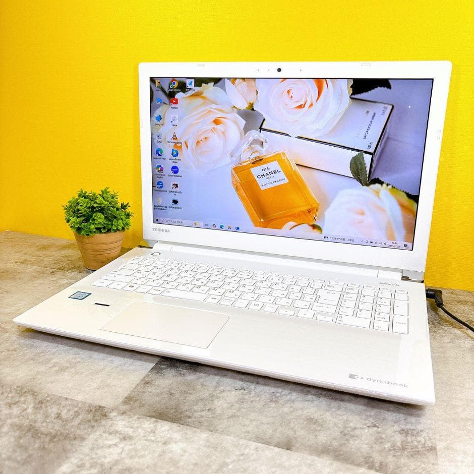 ほぼ美品✨新品SSDで快適✨カメラ付き白 フルHD ブルーレイ 薄型 第7世代