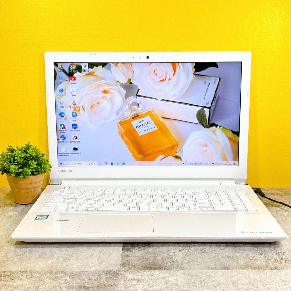 ほぼ美品✨新品SSDで快適✨カメラ付き白 フルHD ブルーレイ 薄型 第7世代