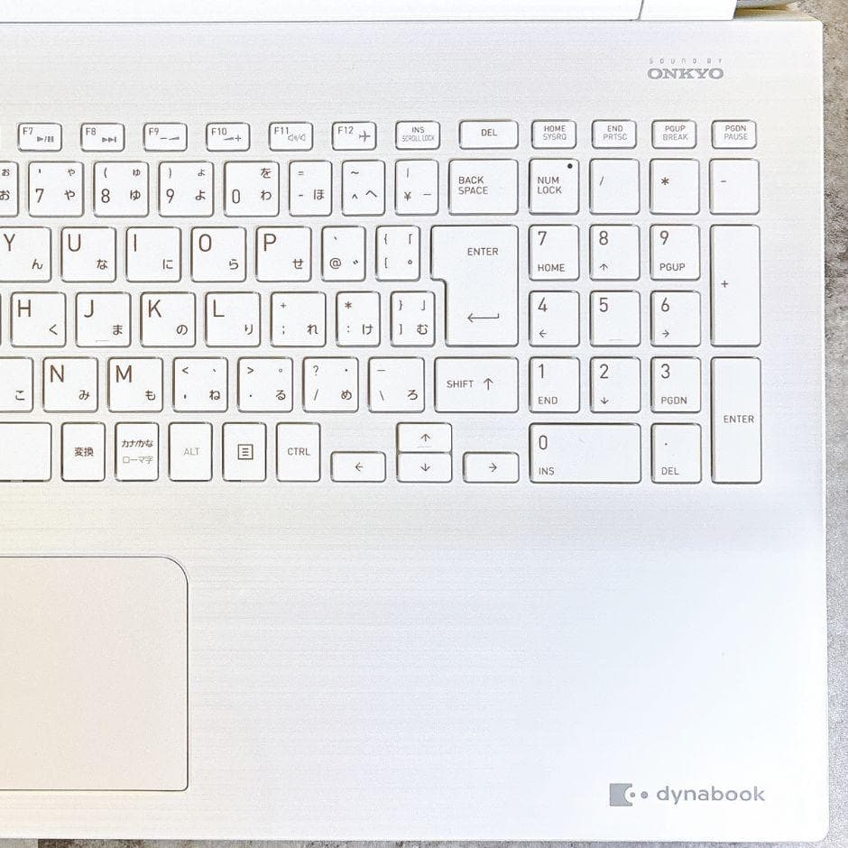 ほぼ美品✨新品SSDで快適✨カメラ付き白 フルHD ブルーレイ 薄型 第7世代