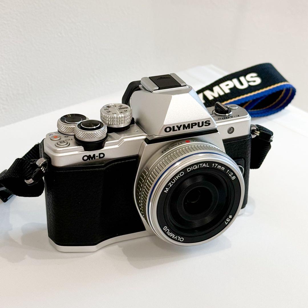 【美品】 OLYMPUS OM-D E-M10 Mark II ミラーレス一眼