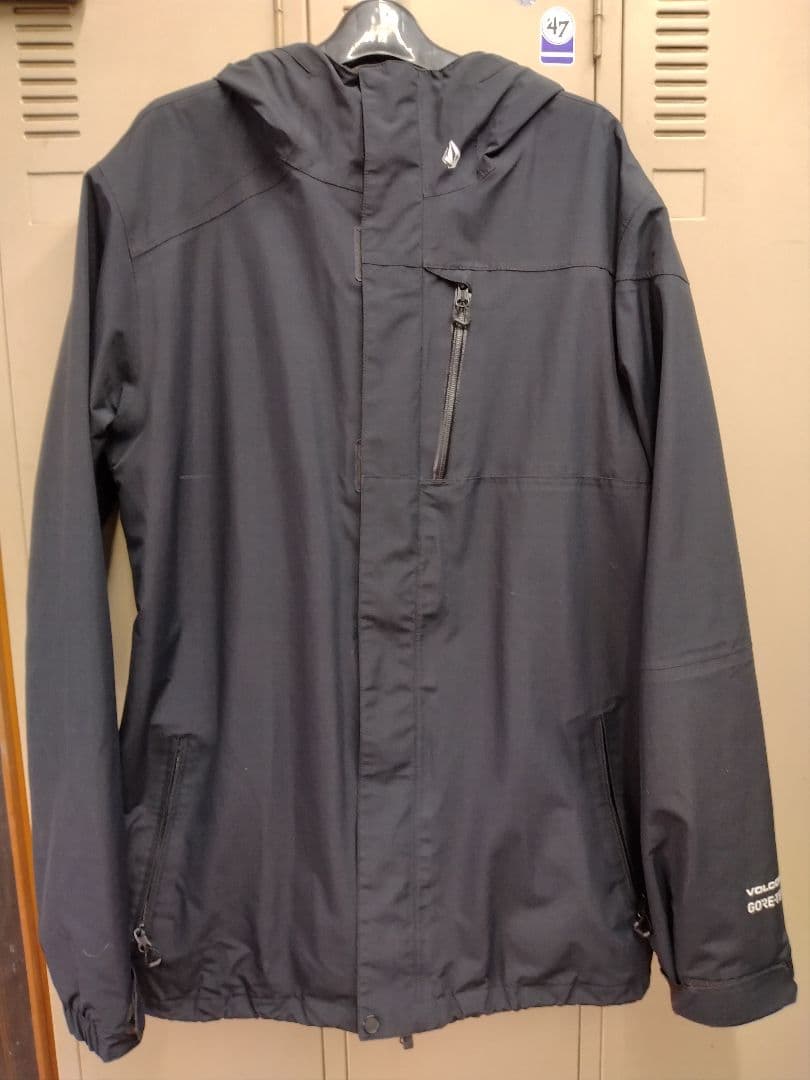 VOLCOM GORE-TEX ブラックジャケット　希少XLサイズ中古品ボルコム