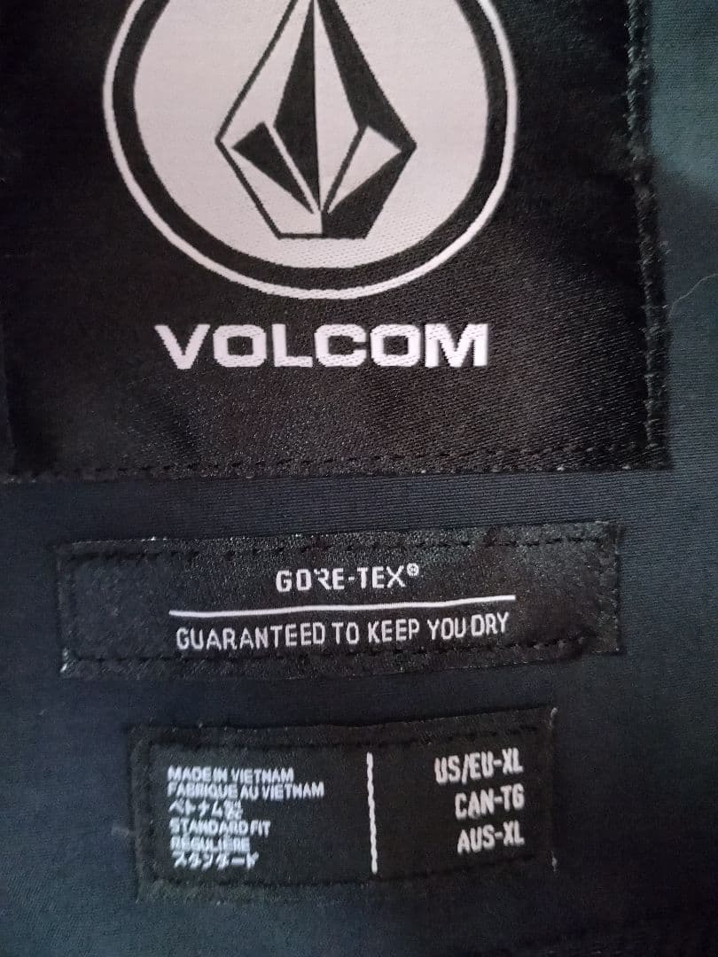 VOLCOM GORE-TEX ブラックジャケット　希少XLサイズ中古品ボルコム
