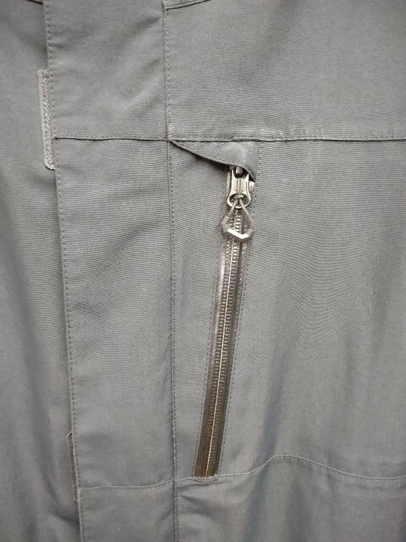 VOLCOM GORE-TEX ブラックジャケット　希少XLサイズ中古品ボルコム