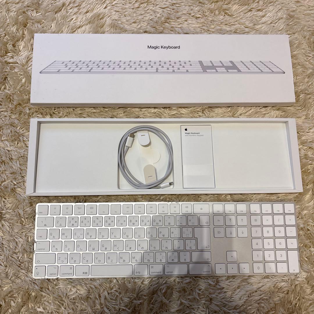 Magic Keyboard 日本語配列 ホワイト　ライトニング端子充電